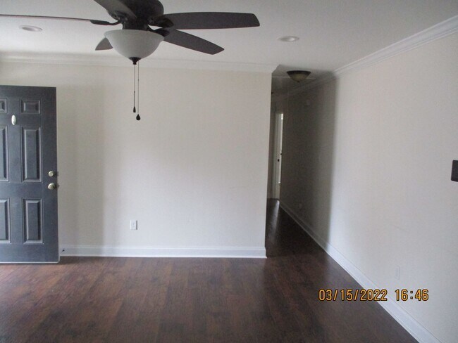 Foto del edificio - 211 Robertson Dr