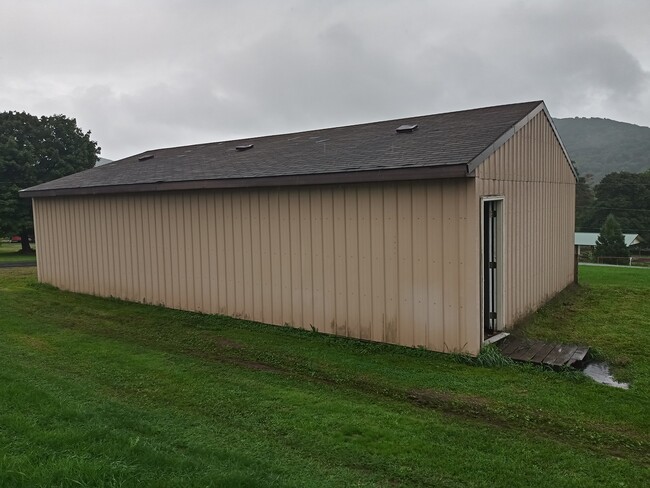 Building Photo - 273 Mahanoy St