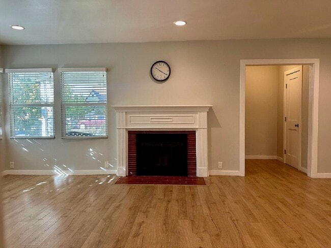 Building Photo - 424 Milton Dr