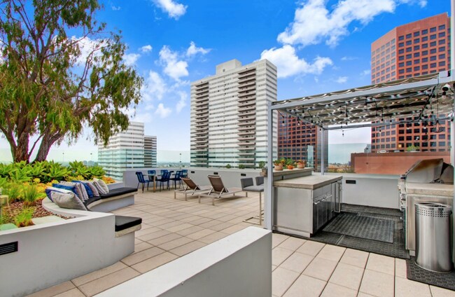 Foto del edificio - 1168 S Barrington Ave