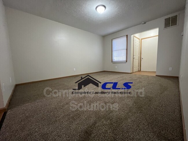 Foto del edificio - 1717 E Southern Manor Dr