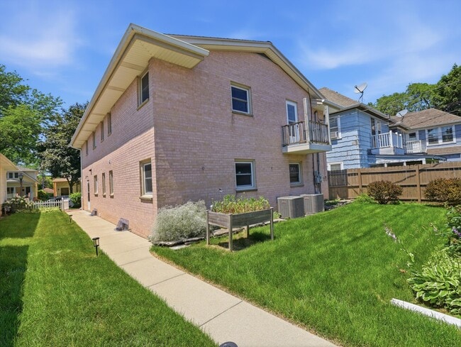 Building Photo - 4536 N Larkin St
