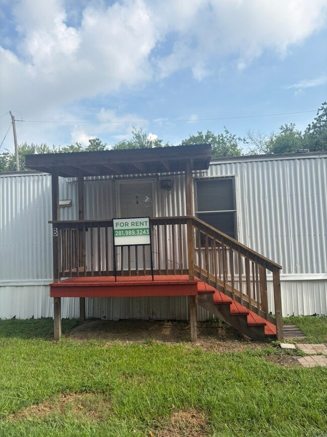Building Photo - 17025 Wellborn Rd