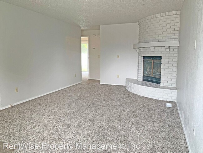 Building Photo - 3 br, 1 bath House - 9578 W Hoff Dr.