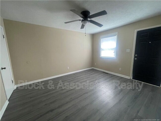 Building Photo - 4953 Fieldcrest Dr