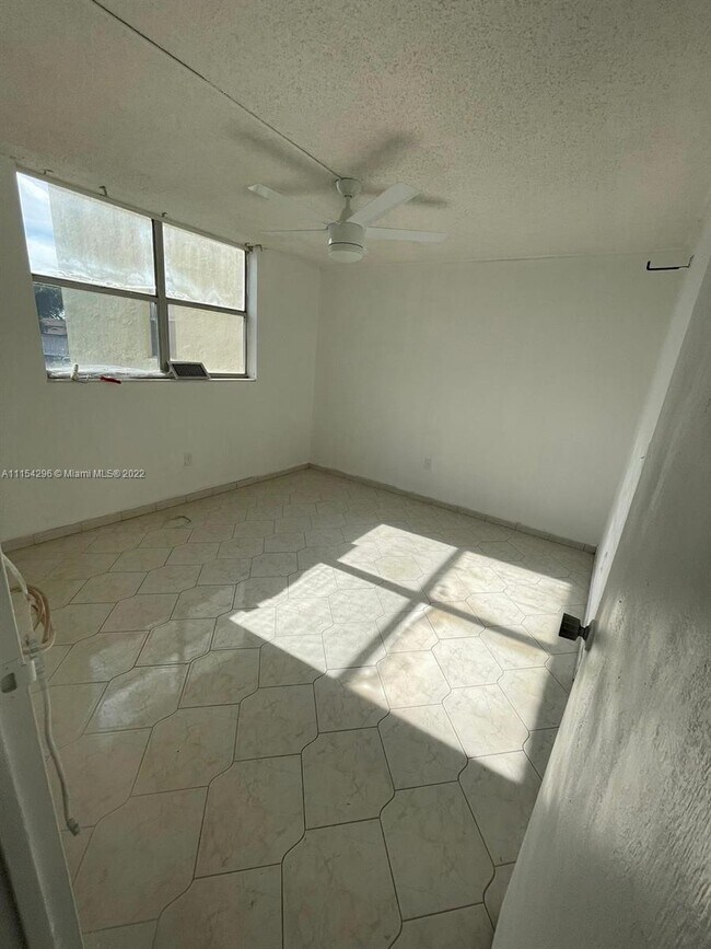 Building Photo - 840 SW 81st Ave
