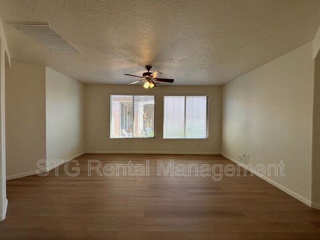 Foto del edificio - 3753 E Canyon Crest Ave