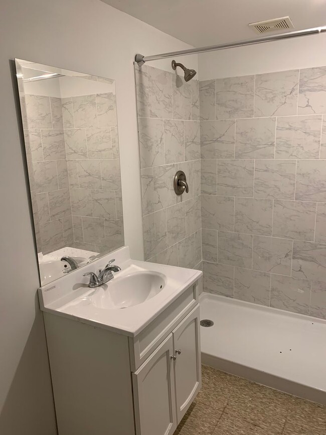 Building Photo - Beautiful 6 bedroom house in Minneapolis!!