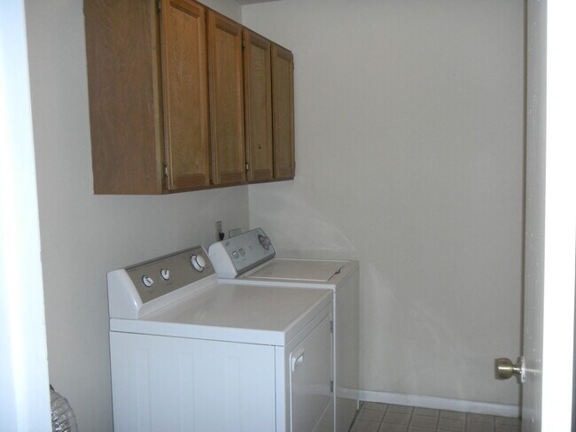 Foto del edificio - Charming Townhome in Prime Location Near W...