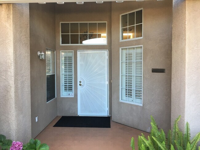 Foto del edificio - GORGEOUS CLOVIS UNIFIED 4 BEDROOM HOME!