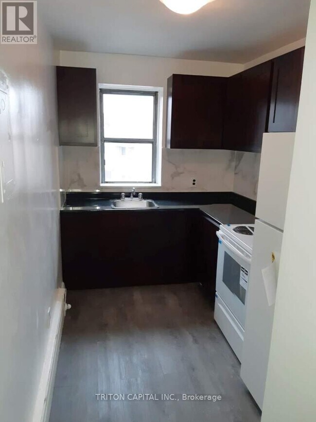 Photo du bâtiment - 7 Osler Ct