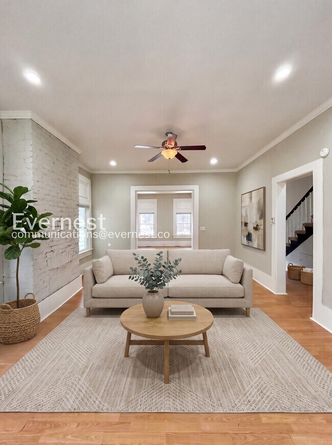 Foto del edificio - 3 Bed, 2.5 Bath Home with Fenced Yard / Pet-Friendly / Available Soon!