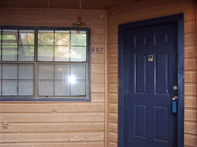 Building Photo - 4803 Hamilton Wolfe