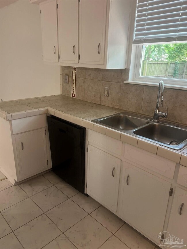 Building Photo - 7150 Dogwood Terrace Dr