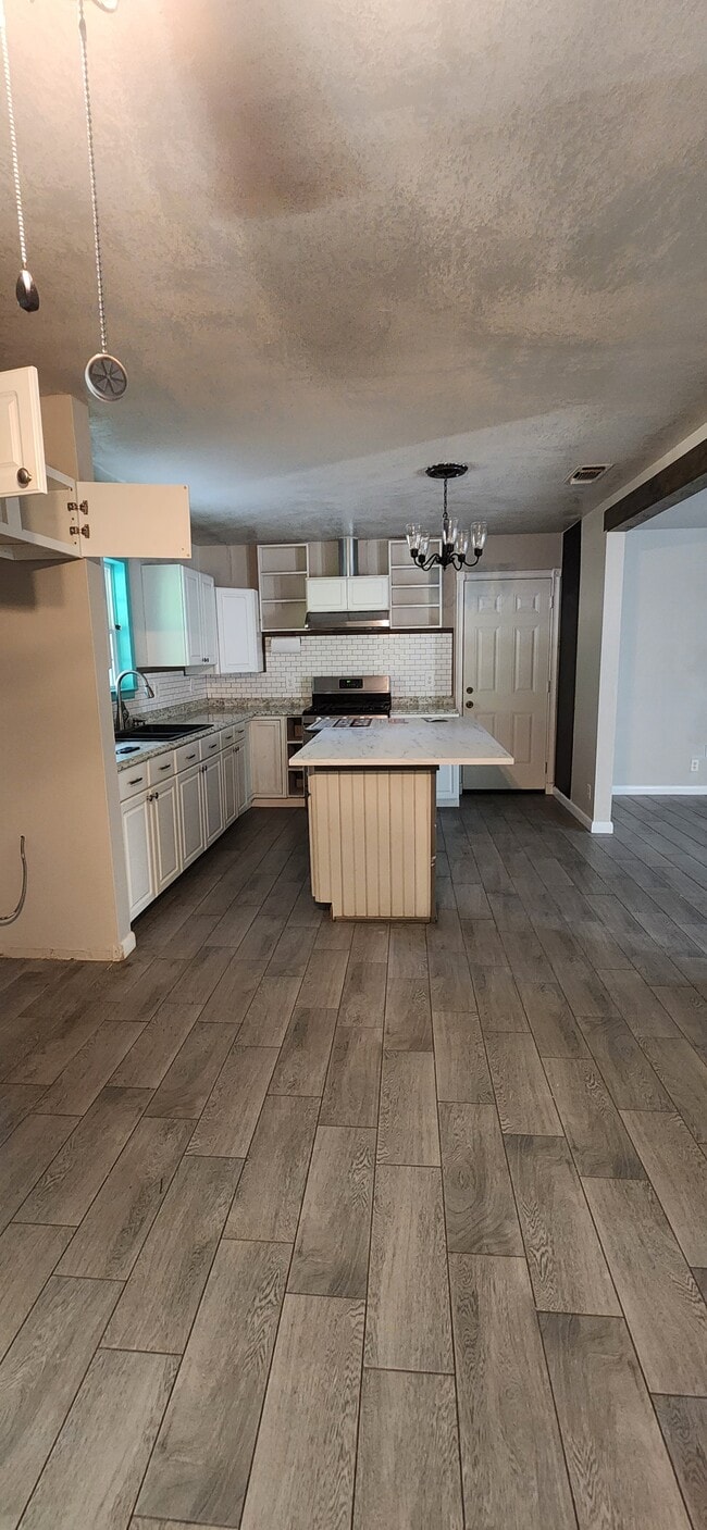 Foto del edificio - 5946 Midcrown Dr