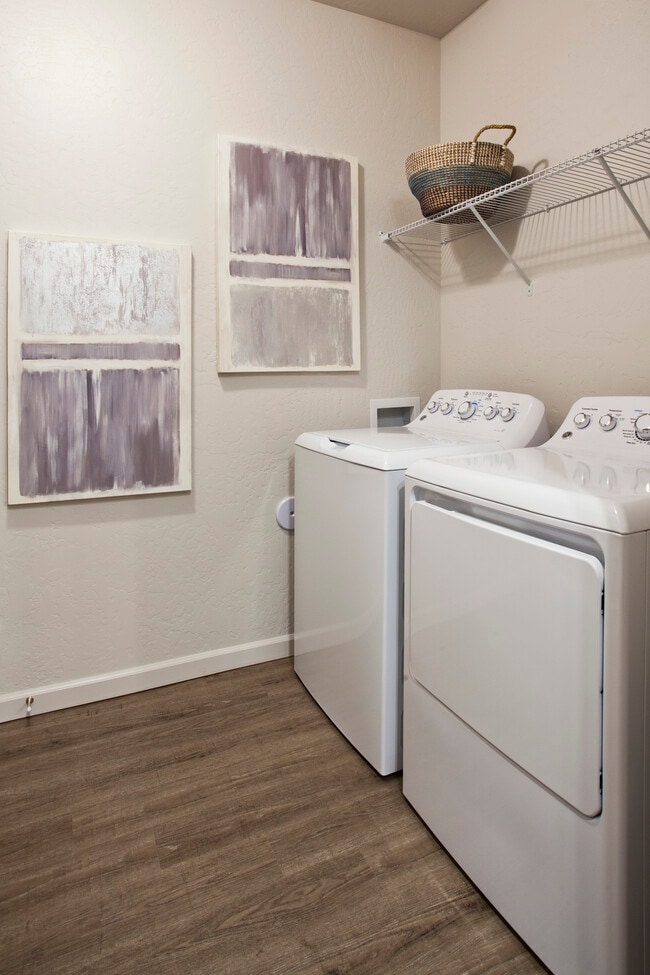 Building Photo - Park Villas