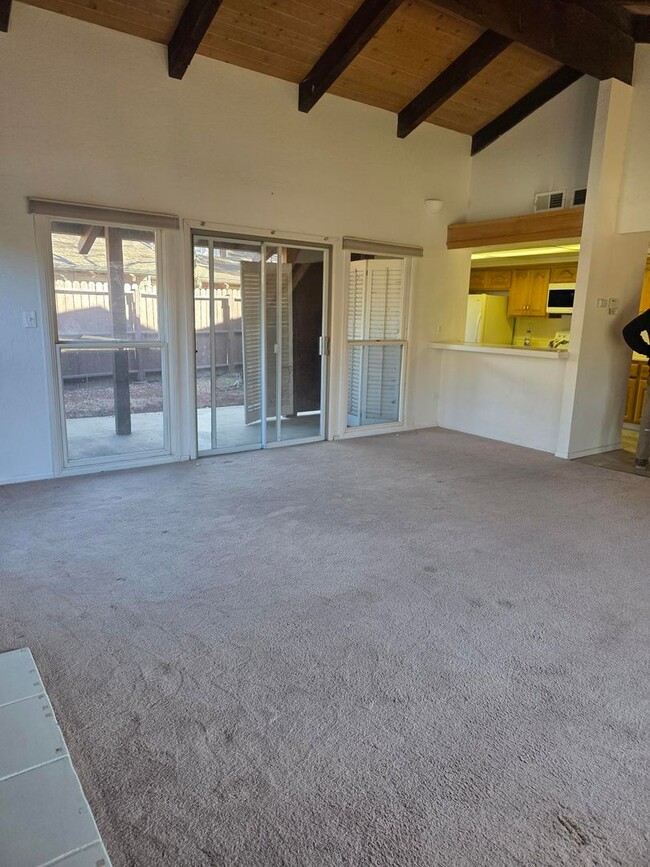 Building Photo - 2 Bedroom / 2 Bath Condo in Bear Valley Springs