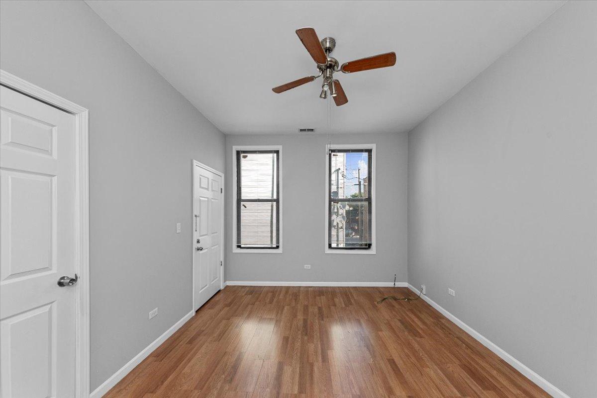 Foto principal - 3 bedroom in Chicago IL 60608