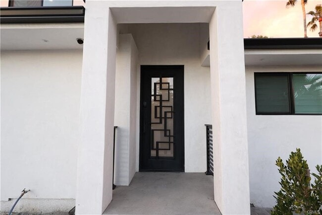 Building Photo - 9315 White Oak Ave