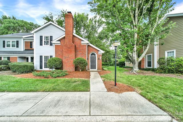 Foto principal - 9453 Kings Falls Dr