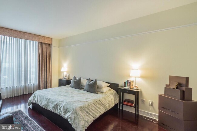 Foto del edificio - DC Holdings LLC