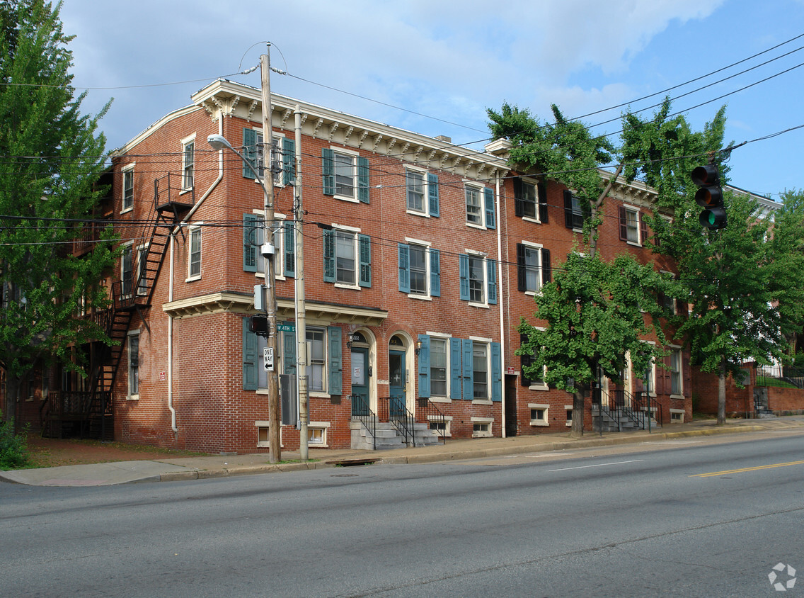 Primary Photo - Quaker Hill Apartments