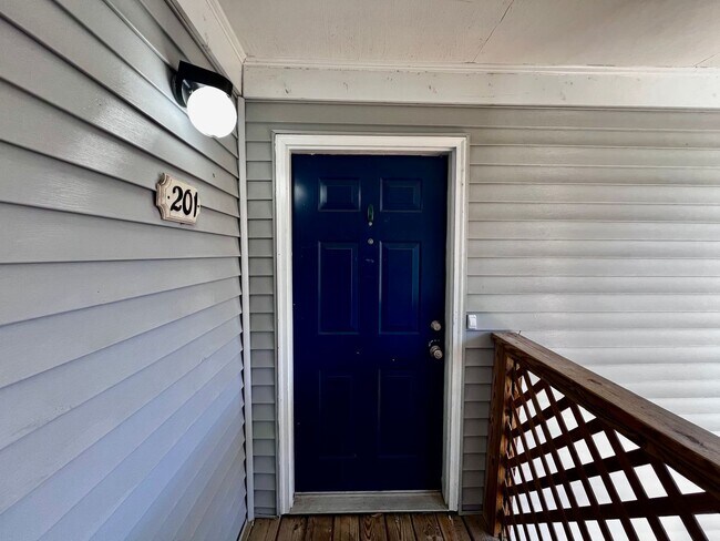 Foto del edificio - 2 bedroom 2 bathroom condo blocks from the Virginia Beach Oceanfront.