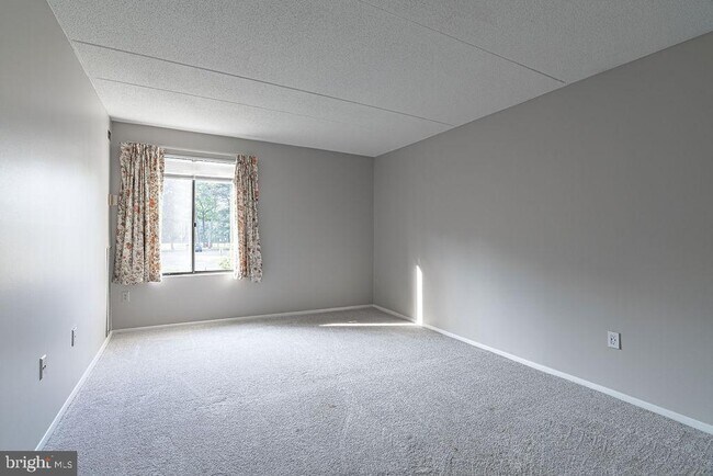 Foto del edificio - 6300 Stevenson Ave