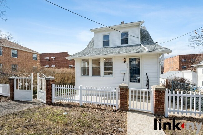 Building Photo - 415 Quincy Ave