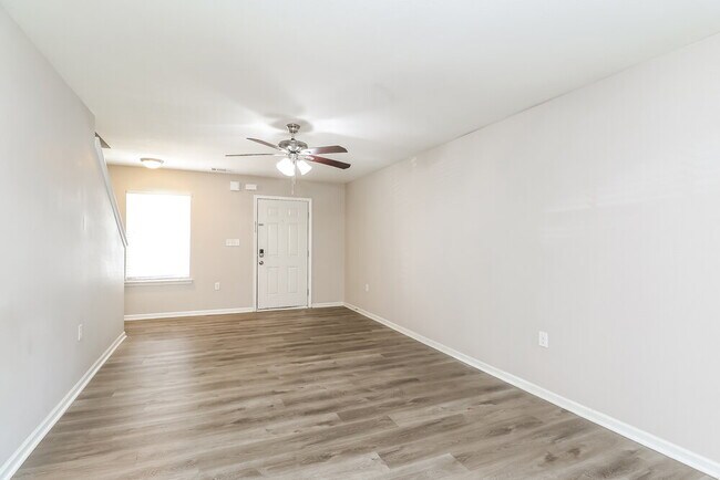 Foto del edificio - 4234 Grant Martin Dr