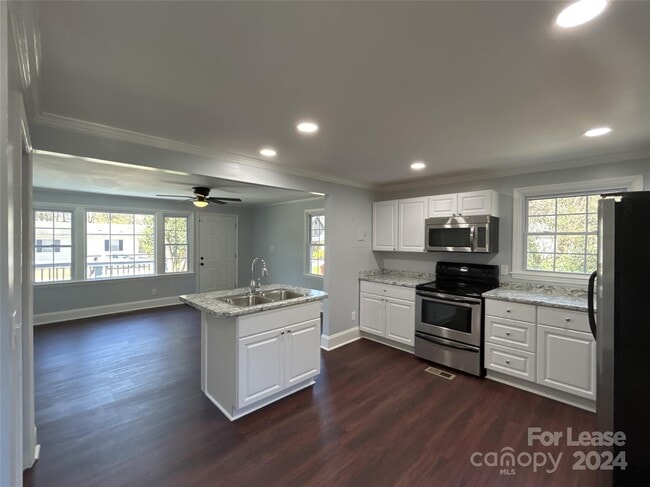 Building Photo - 7621 Carelock Cir