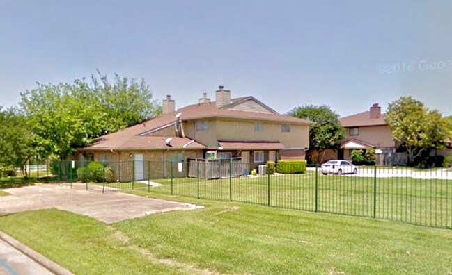 Building Photo - 8022 Sands Point Dr