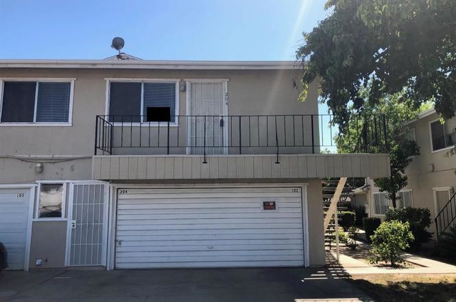 unit is upstairs - 4930 N Holt Ave