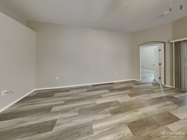 Foto del edificio - 2118 Deerfield Dr