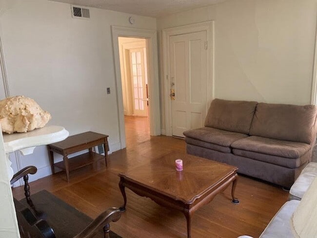 Building Photo - 7 University Pl