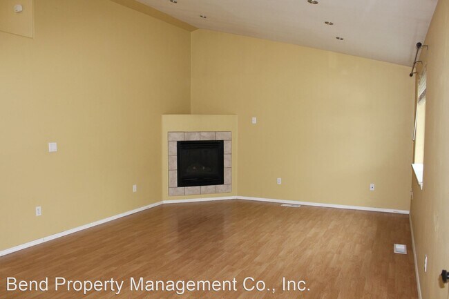 Building Photo - 4 br, 3 bath House - 794 NE Mason Rd.