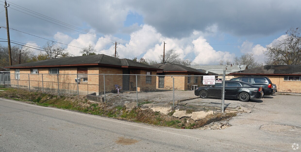 Primary Photo - Chestnut Grove Apartments