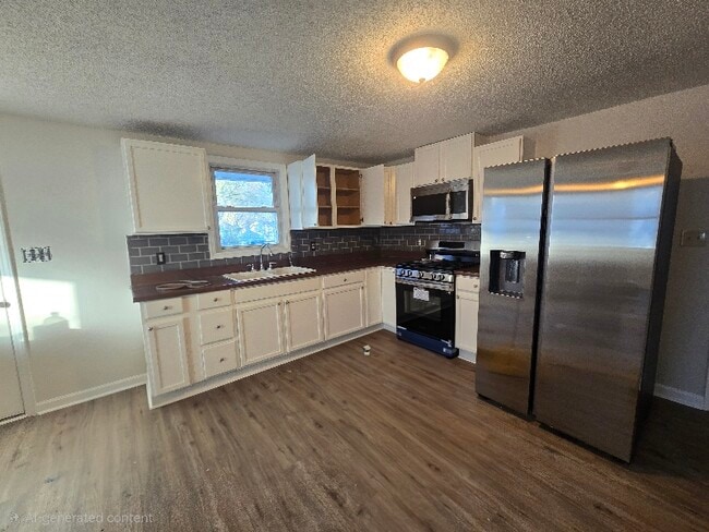 Building Photo - 1321 W May Ave