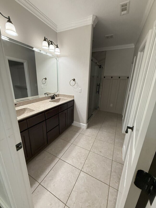Foto del edificio - 3 Bedroom 2 Bathroom home. Available NOW!