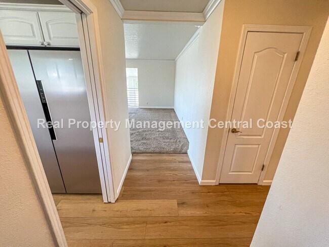 Foto del edificio - AVAILABLE SEPTEMBER - Beautiful Home With ...