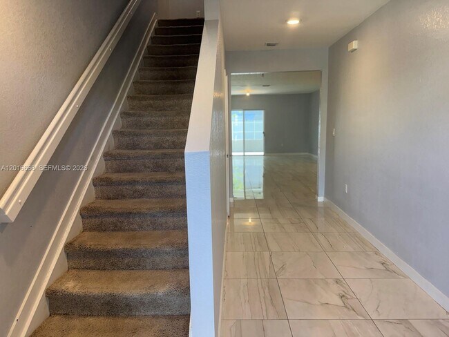 Foto del edificio - 462 NE 6th Pl