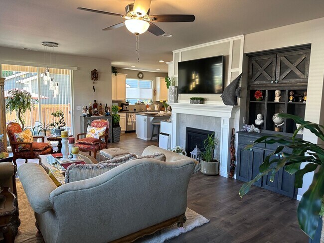 Building Photo - Pristine 4 bedroom home in Summerwood Park...