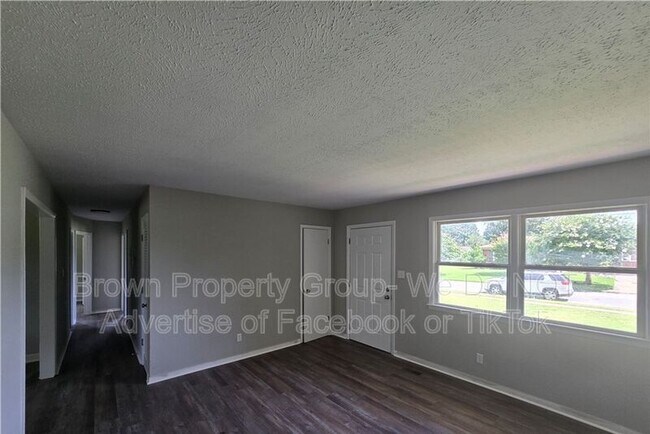 Building Photo - 303 Cartwright Dr