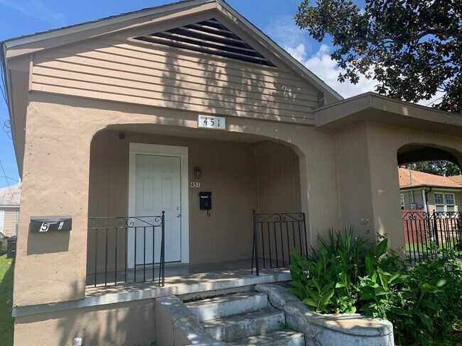 Foto del edificio - 451 Oak Ave