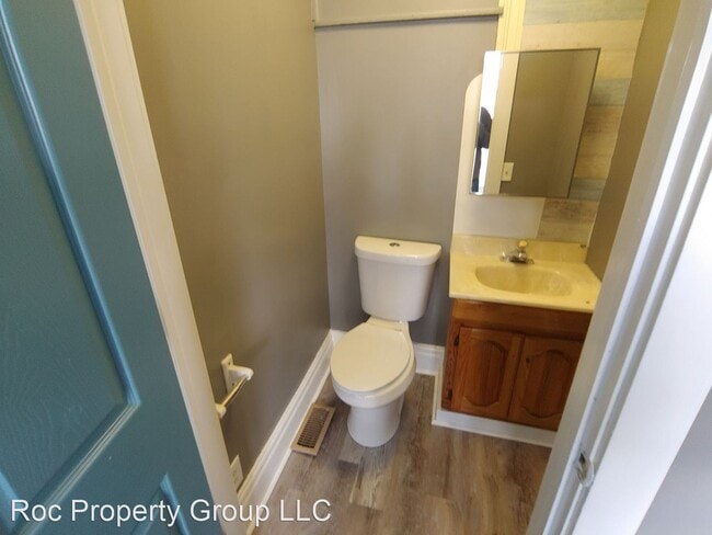 Building Photo - 3 br, 1.5 bath House - 219 Sawyer St