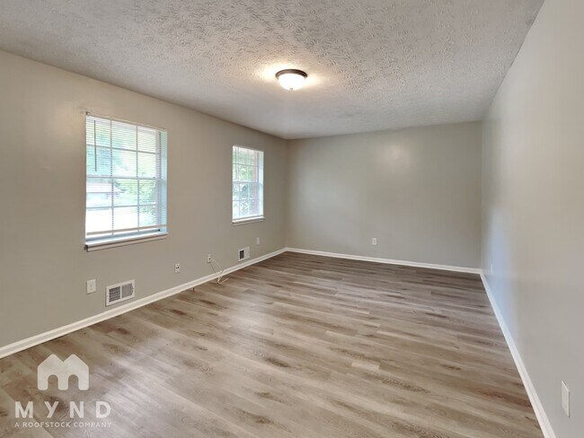 Building Photo - 64 Hawthorne Dr