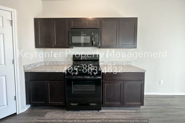 Foto del edificio - Gorgeous 3 Bed 2.5 Bath Two Story Home in Heart Of Yukon!
