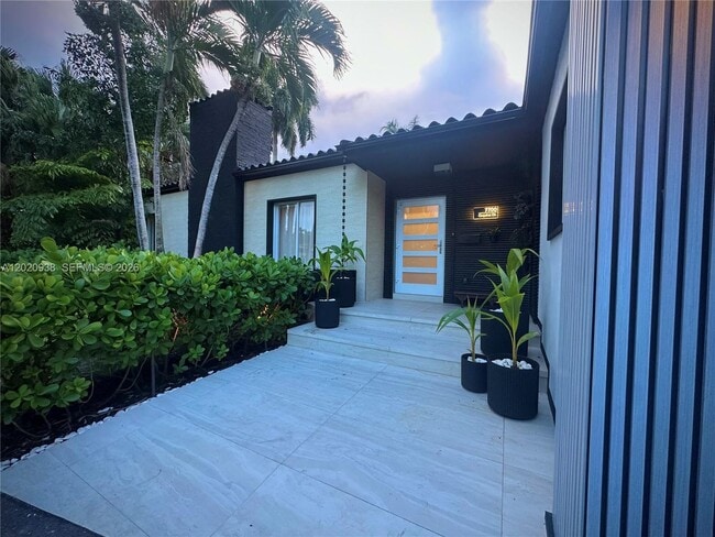 Building Photo - 7700 Coquina Dr