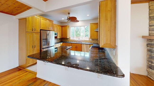 Building Photo - Spacious 4 Bed 3 Bath Home Available for L...
