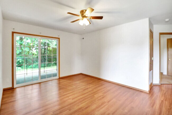 Foto del edificio - Excelsior Gardens Apartments